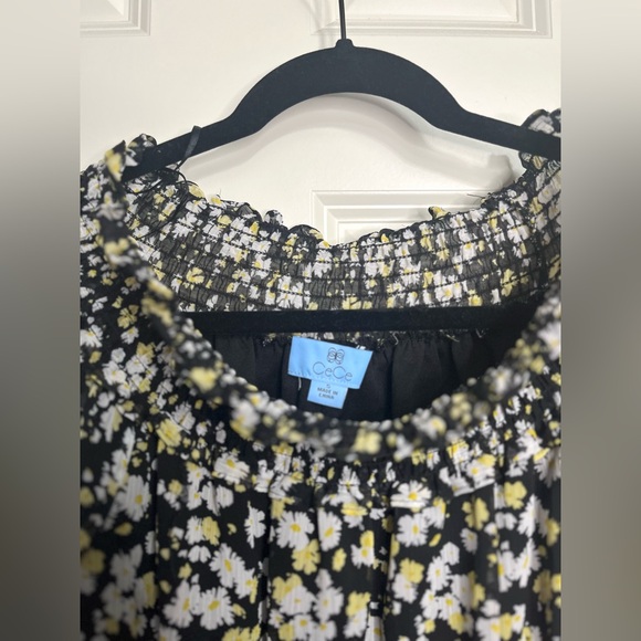 CeCe Floral Ruffle Blouse NWOT - Picture 3 of 3